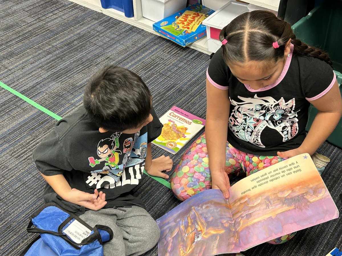 What a successful and inspiring #WRAD 2024! 

Muchísimas gracias a <a href="/SraSiqueira1307/">Ana Siqueira</a> &amp; <a href="/moxvi_/">Mirelle Ortega</a> for sharing your stories and answering ALL of our questions. 

Ss even did read alouds with friends! <a href="/VHNelsonD63/">VHNelson</a>