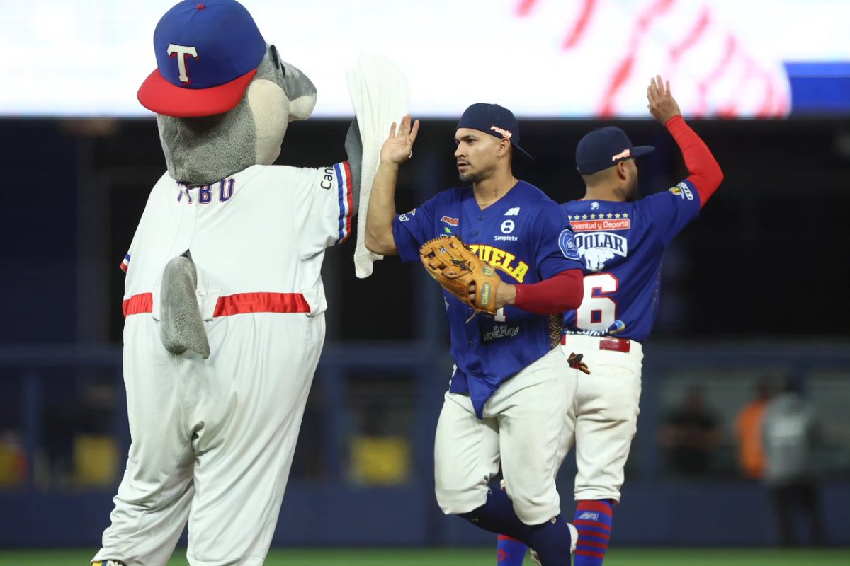 Lalinea_tw's tweet photo. ¡Boleto a semifinales! 🔝

Tiburones de La Guaira está en semifinales de la Serie del Caribe 🙌 https://t.co/hs0ggQUZo2