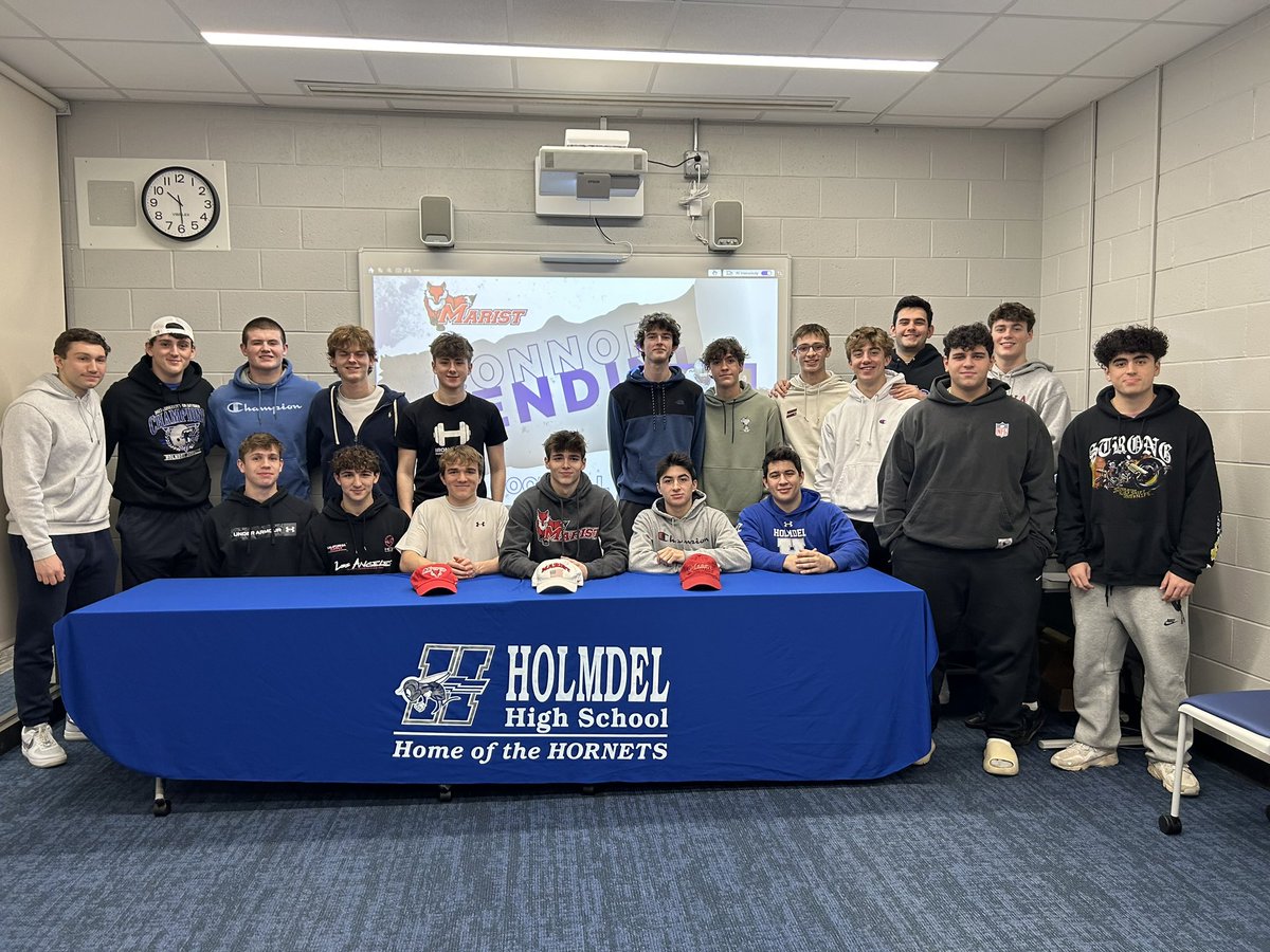 CMendini's tweet photo. Officially a Red Fox 🦊@CoachMWillis @FoxholeGuys25 @coachkevjohnson @MaristAthletics @HolmdelHornets @Holmdel_FB @OneOnOneNJNYPA @HKA_Tanalski https://t.co/rjZGLQp5YE