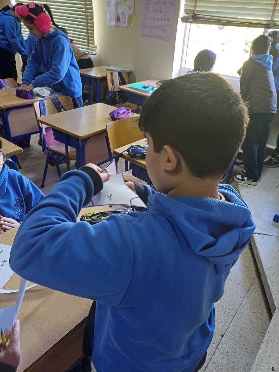 Grade 5 learners discovered that the sum of angles in any triangle is 180° through cutting the three angles and pasting them beside each other. <a href="/MakAishaSchool/">MakAishaSchool</a> <a href="/FawziehHn/">fawziehhnaini</a>