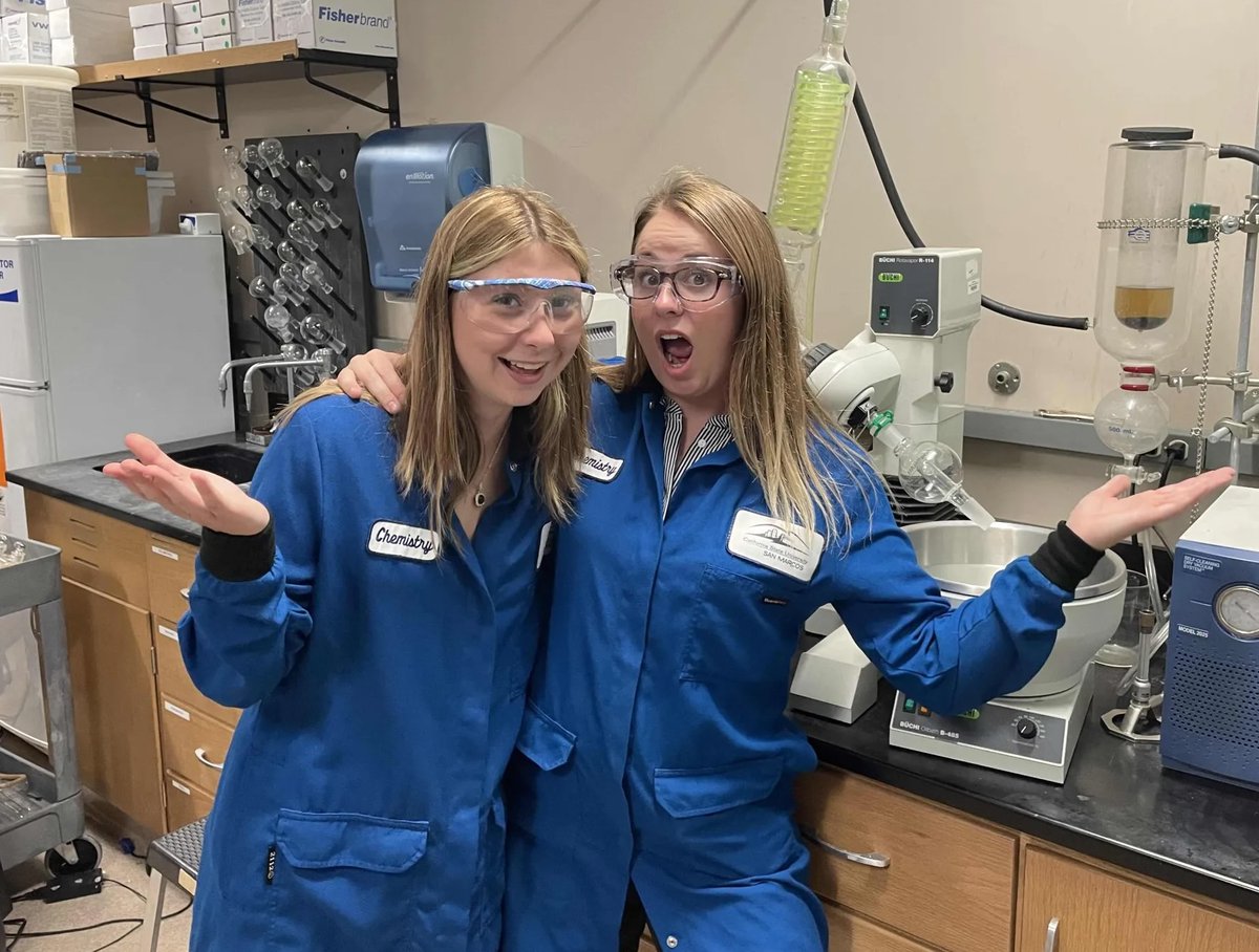 Sister, Sister!
Fun photo of #iafelab superstar Karissa Grier showing off her research to her sister, Sienna, in the lab! What a fun day!
#FutureofSTEM #WeAreScientists @CSUSM #undergradresearch #ochemrocks