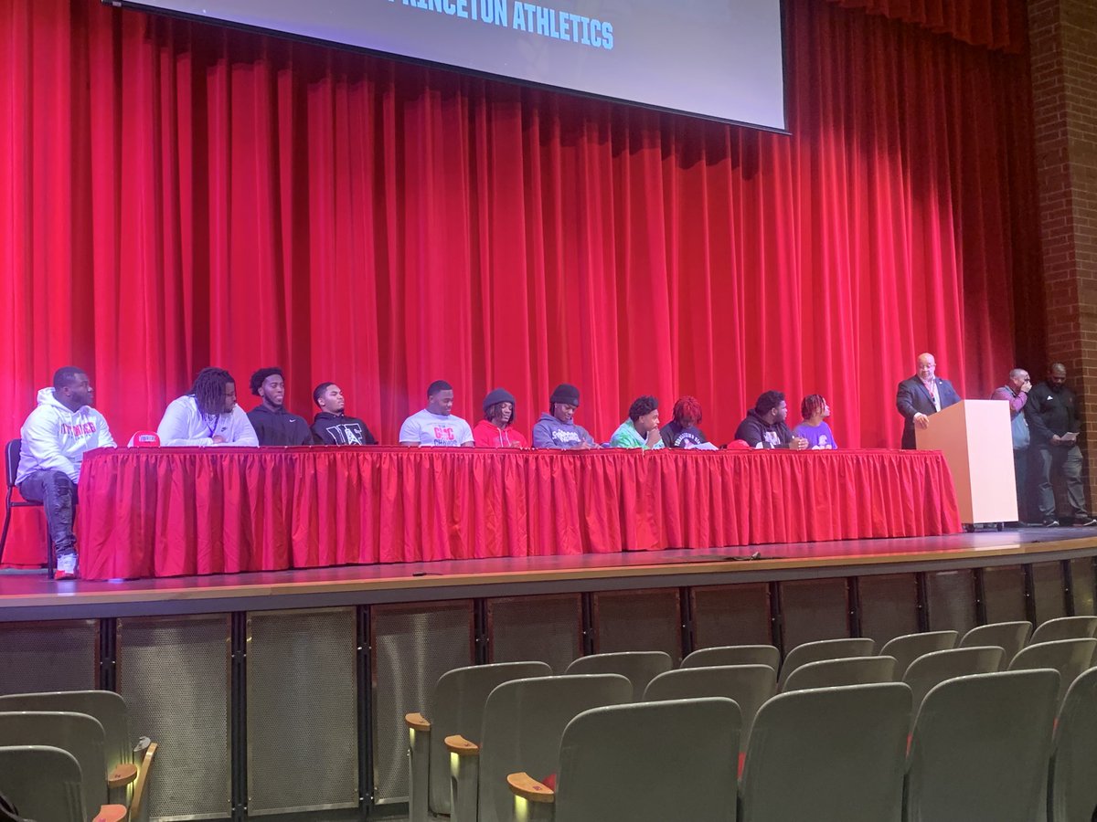 Congratulations to our senior football signees! 2023 ⁦<a href="/gmcsports/">GMC Sports</a>⁩ Football Champions. Leaving a great legacy for future success. ⁦<a href="/VikeSuper1/">G. Elgin Card</a>⁩ ⁦<a href="/vikingBollmer87/">Mr. Bollmer</a>⁩