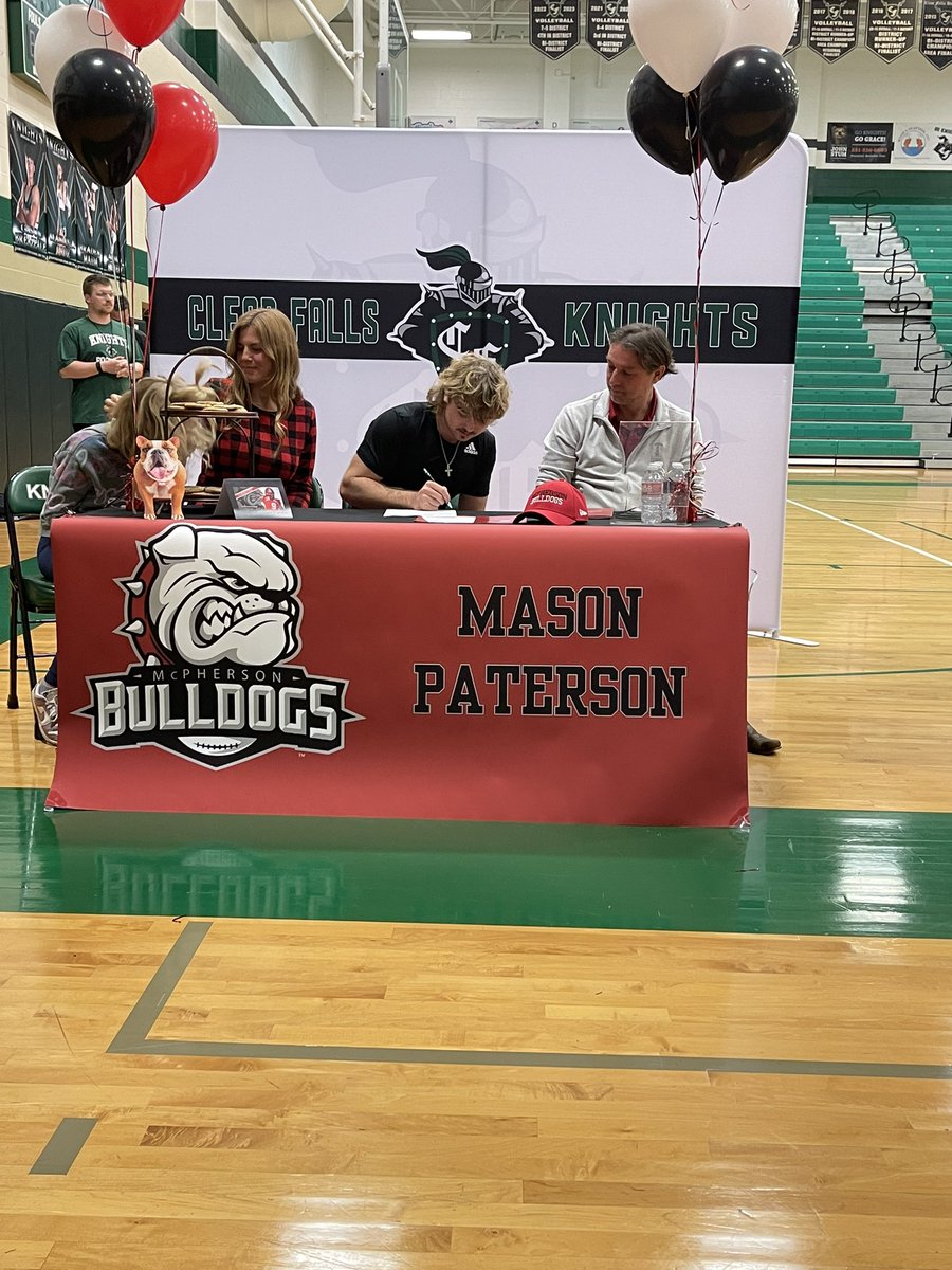 recruit_FALLSFB's tweet photo. Congratulations to @MasonPaterson9 on signing his NLI to play football at @MACBulldogsFB @ClearFallsFB @CCISDAthletics https://t.co/NlnUzJ9Yuj