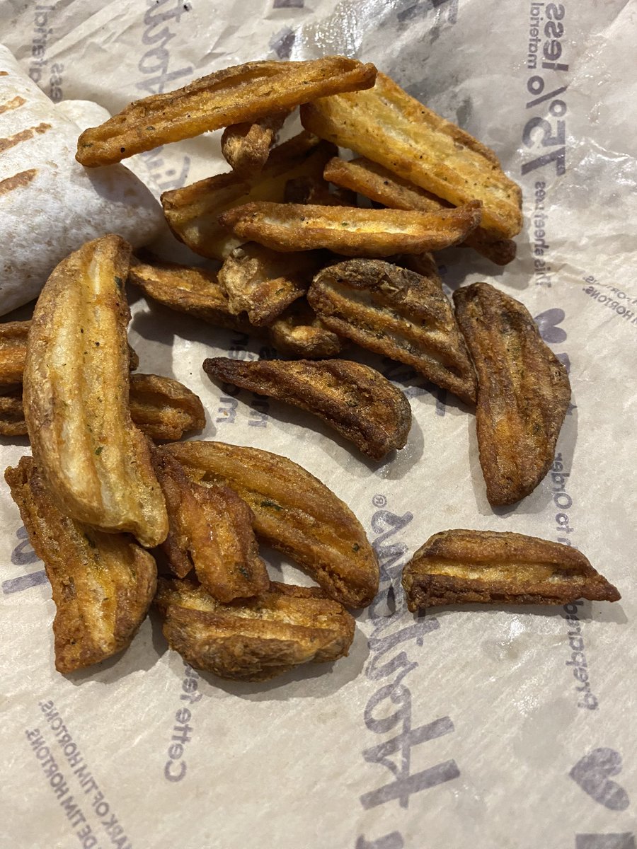 CyndeB78's tweet photo. @TimHortons just sat down to eat my dinner. Ordered a turkey club sandwich but they had no bread so I had to do as a wrap. Only there is no tomato, one lousy piece of lettuce and inedible wedges as they were overcooked #disappointed Not worth what I paid! https://t.co/YaiyPmirCx