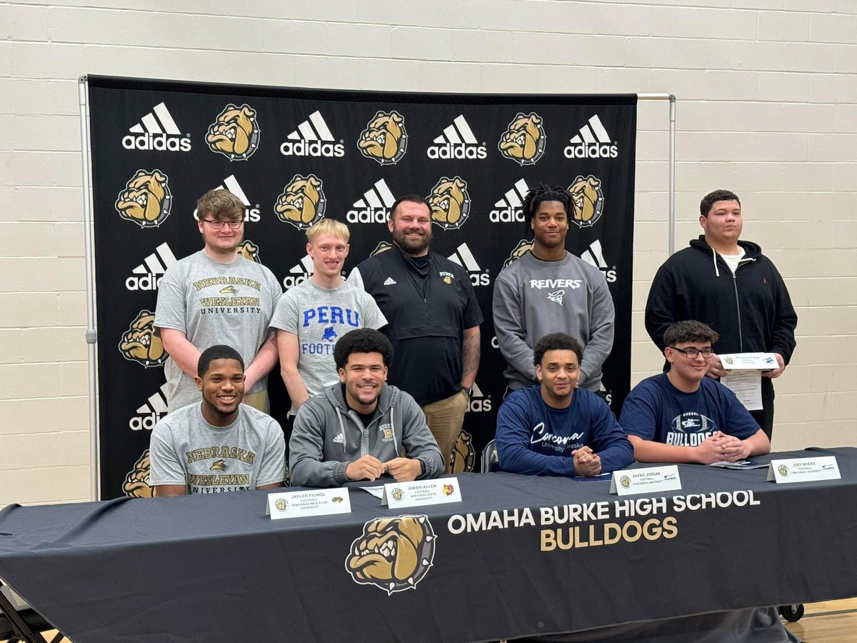 Proud of this group and these 8 individuals who have signed on to play at the next level!! Excited to see what the future holds for them!! 
<a href="/JamariRAllen/">Jamari Allen</a> <a href="/FilhiolJaylen/">JaylenFilhiol</a> <a href="/PaytonMoraine34/">Payton Moraine</a> <a href="/bleclair2_/">Brady LeClair</a> <a href="/JoeyMyers522/">Joey Myers</a> <a href="/lelo_red87/">Leland Faughn</a> <a href="/JesusEs64559514/">Jesus Estrada</a> <a href="/Khyng5/">Khyng jordan</a>