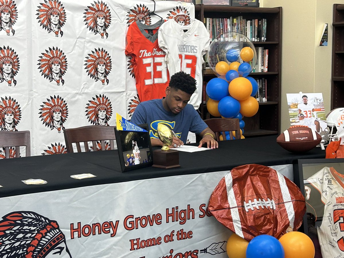thegrovesports's tweet photo. Signed, Sealed, Delivered ✍️

Congratulations to SR Deon Morris and Kailyn Freeman on signing their National Letter of Intent to SOSU in Durant. Morris, the football standout will join the Savage Storm football team. Freeman a track star for HG will join the SOSU Track Team. https://t.co/GOBgcGnG2c