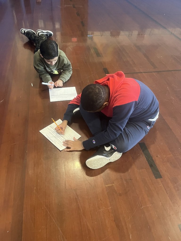 WHGWashington's tweet photo. Students in GW's Physical Education classes are planning out ways to stay active each day over the upcoming February Break. @whufsdrams #WHe @GWPhysEd https://t.co/XUcgIuAOp9