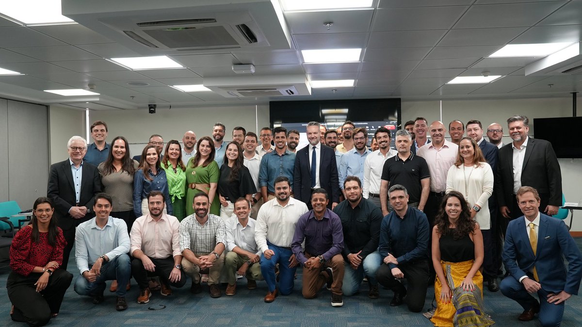 ANPTrilhos's tweet photo. Mais uma turma de especialistas!
A ANPTrilhos participou da cerimônia encerramento da 3ª Turma do curso “Certificação Internacional em Gestão de Sistemas Ferroviários e Metroferroviários”.
saiba mais: https://t.co/f6Af0DBT1t
#ANPTrilhos #ITL #sestsenat #DBRailAcademy https://t.co/OJLvQTwDxI