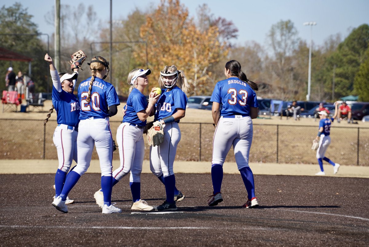 miafleming2025's tweet photo. Happy National Girls &amp; Women in Sports Day!!💪 Can't wait for HS season to get started, and I'm missing all of my travel ball teammates! #NGWSD 🙌🙌
@TNMojo07 @HoundsSB https://t.co/6IbMfVo4m3