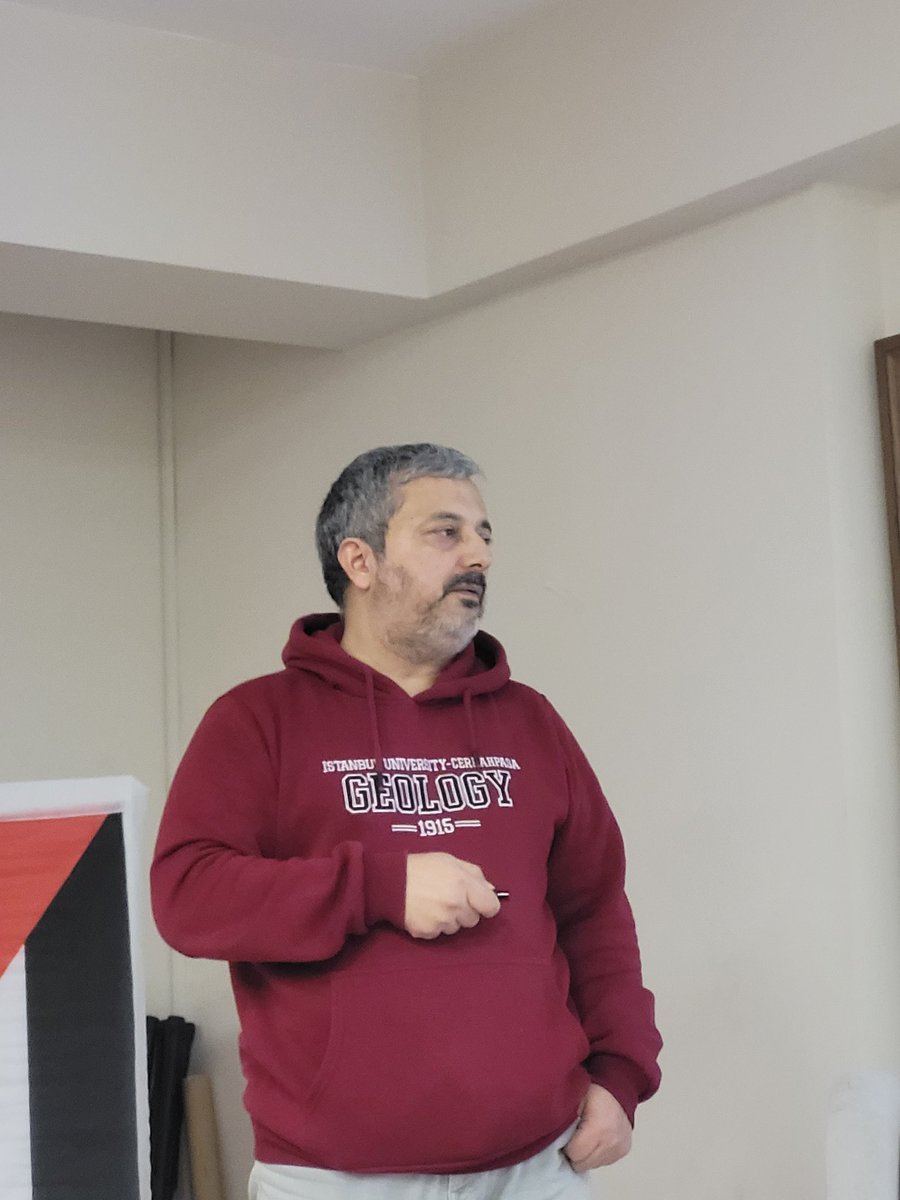 ihhbeylikduz's tweet photo. 06 Şubat'ta, Kahramanmaraş merkezli yaşanan depremin 1. yıldönümünde vefat edenleri anmak ve alınması gereken tedbirleri konuşmak amacıyla bir araya geldik. Konuşmacı hocalarımıza başta olmak üzere katılan herkese teşekkür ederiz.

#Unutmadık #Unutmayacağız ... https://t.co/OtB0PAkb1a
