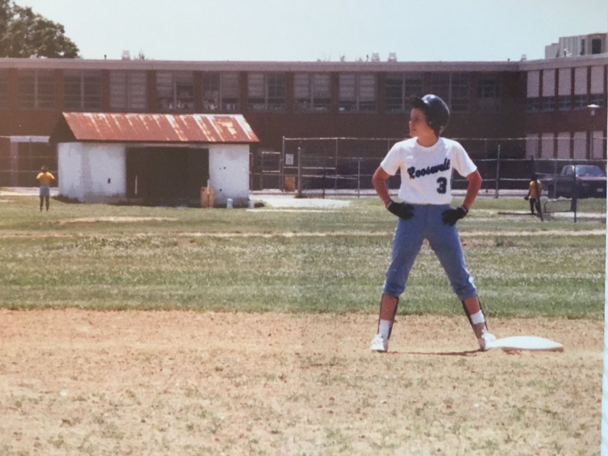 The OG! My mom! #NGWSD All County and All Met P/2B in 1990 @ERHS_Raiders ⭐️ @UWAA_United @WomensSportsFdn #rolemodel