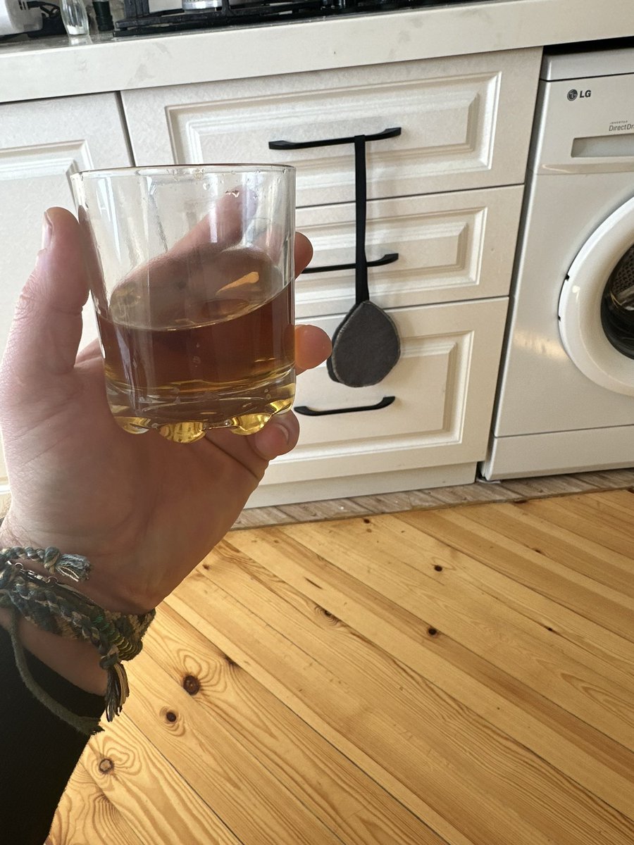 Dəyişən tək şey xəyallardır. Gün eyni gün