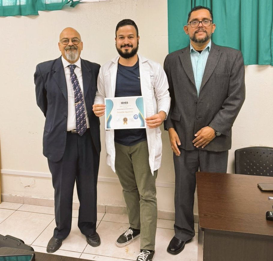 CARLOSGODINEZ5's tweet photo. Reconocimiento a los médicos que obtuvieron la calificación más alta en el año 2023. https://t.co/hAQZU3g9UF