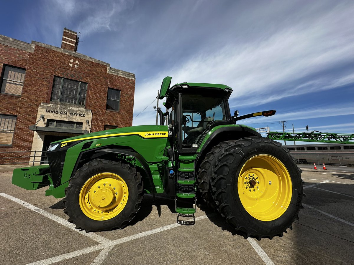 CleanFuelsAA's tweet photo. It’s not every day you see a combine rolling down the streets of Fort Worth. 🚜 Join us at the Ashton Depot today for the Clean Fuels Vehicle Showcase &amp; Happy Hour to check out the latest #biodiesel-powered vehicles on display with our OEM and Fleet partners. #CleanFuels24 https://t.co/ajWximbLd1