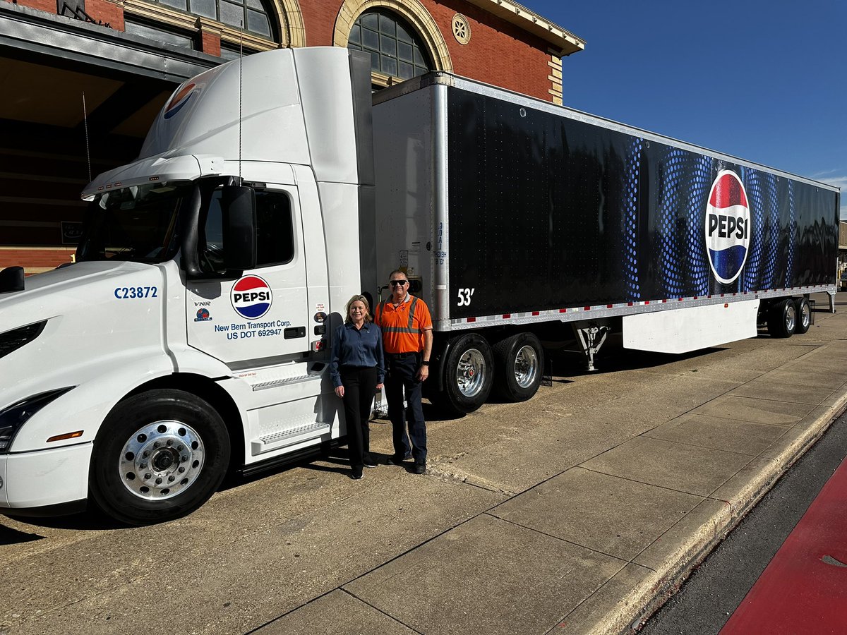 CleanFuelsAA's tweet photo. It’s not every day you see a combine rolling down the streets of Fort Worth. 🚜 Join us at the Ashton Depot today for the Clean Fuels Vehicle Showcase &amp; Happy Hour to check out the latest #biodiesel-powered vehicles on display with our OEM and Fleet partners. #CleanFuels24 https://t.co/ajWximbLd1