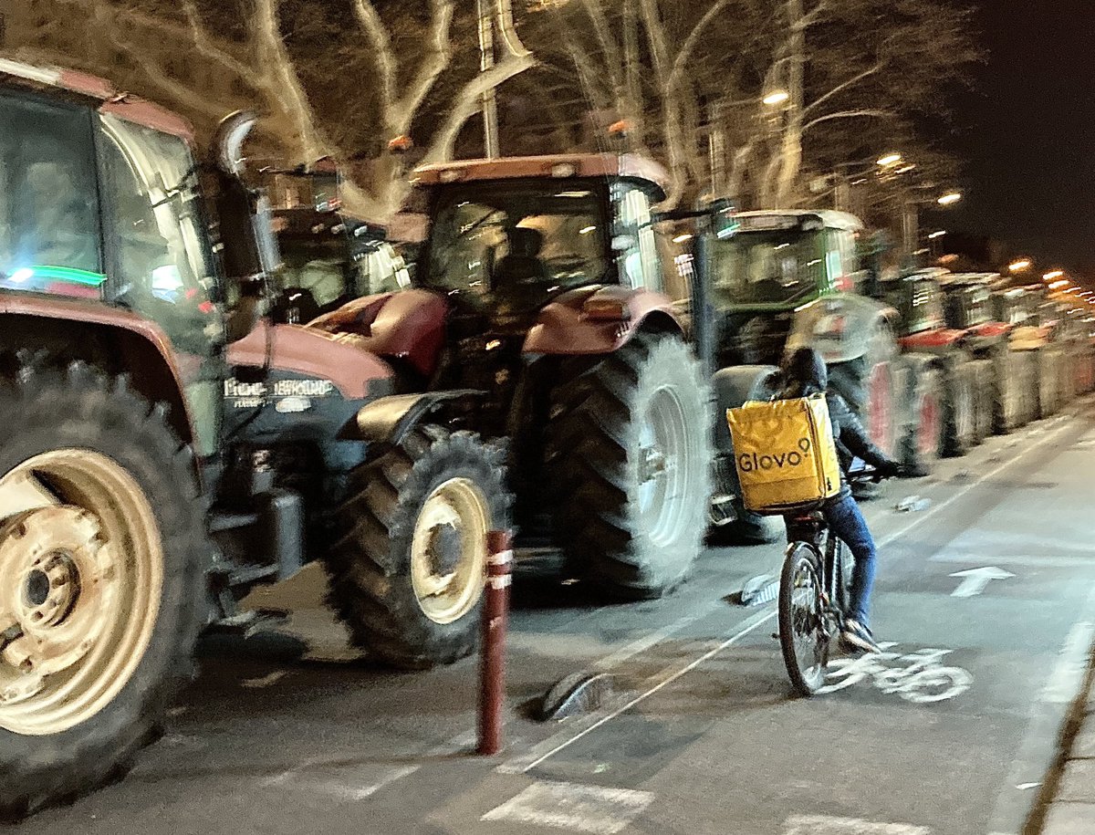 Dos mons, el mateix món.