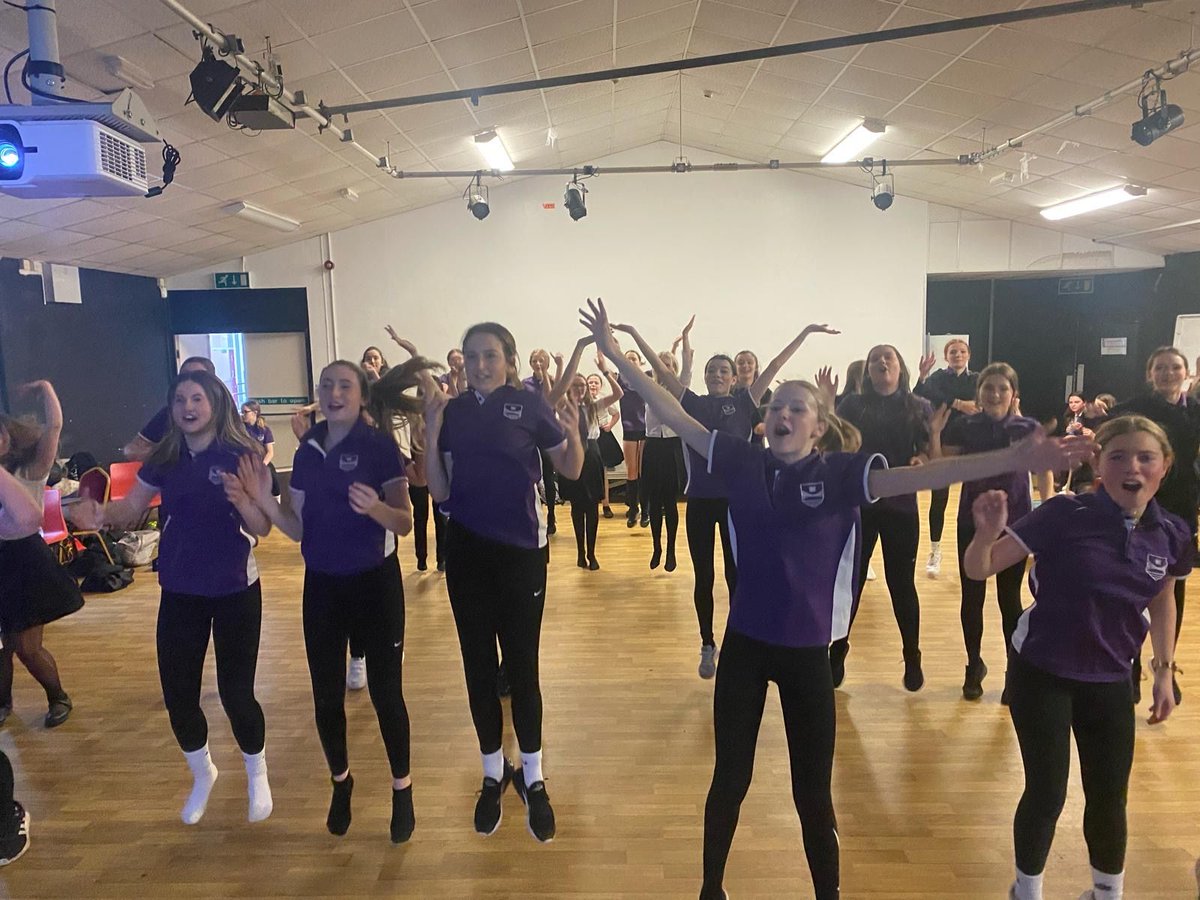 chepstowschool's tweet image. Last week of half term can only can mean one thing! Golden hour! 
Here are some students in year 8 taking part in their choice yesterday. 

#inspiringlearningforall #inspiringlearningforlife