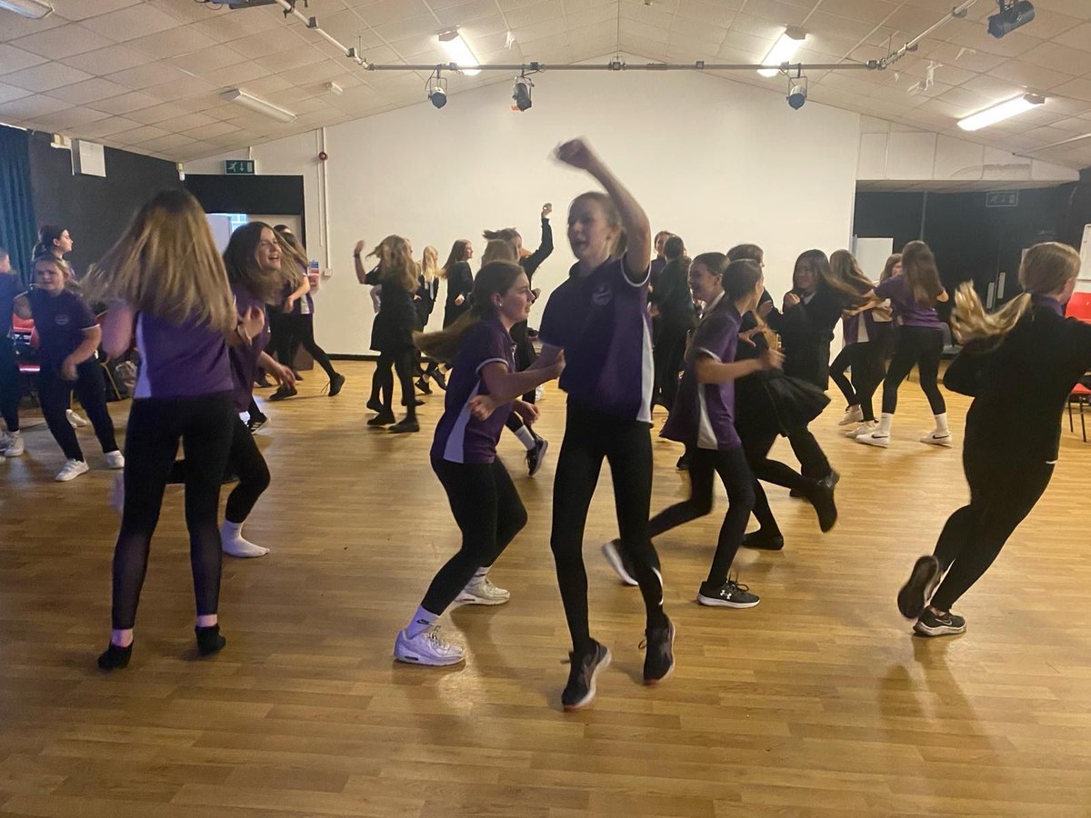 chepstowschool's tweet image. Last week of half term can only can mean one thing! Golden hour! 
Here are some students in year 8 taking part in their choice yesterday. 

#inspiringlearningforall #inspiringlearningforlife