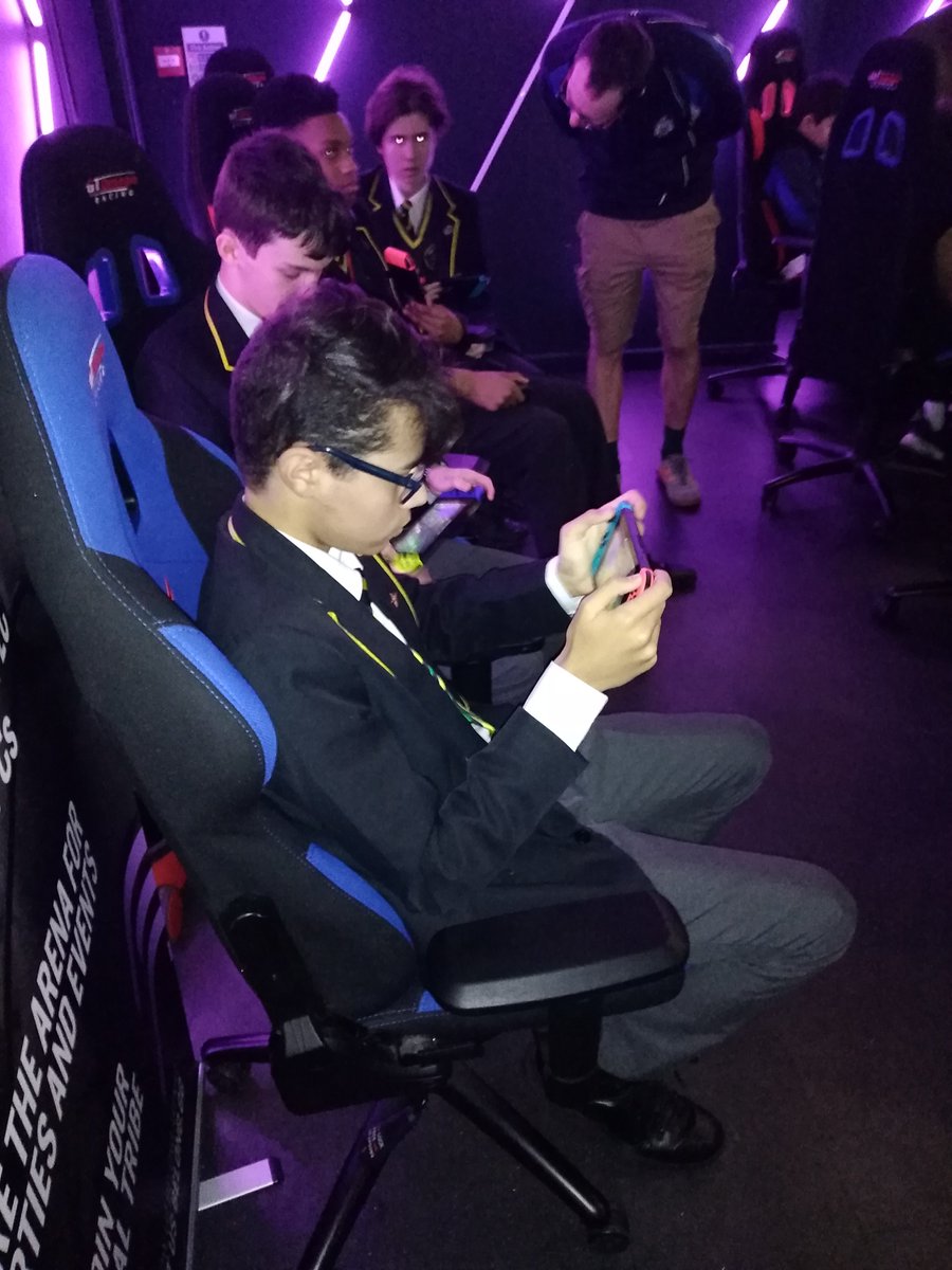 PutteridgeHSch's tweet photo. #PHSEsportsTeam experienced an incredible day competing in the regional DSH Esports tournament. Thrilling gameplay and opportunities to forge new friendships. Massive thanks to @DigSchoolhouse for facilitating such a memorable experience! #DSHplay https://t.co/nTVTEXETWt