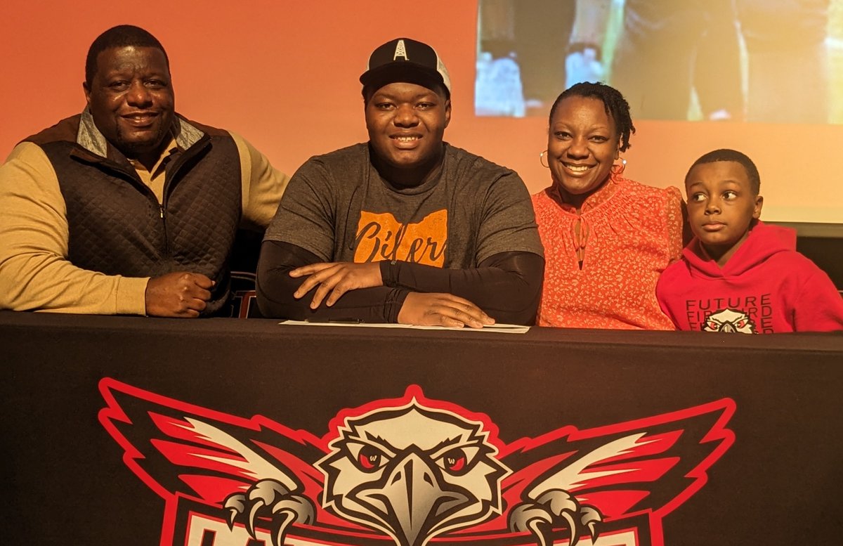 Congrats to 'big man up front' @JonasGriffith5 and his signing with @UFOilersFB today.