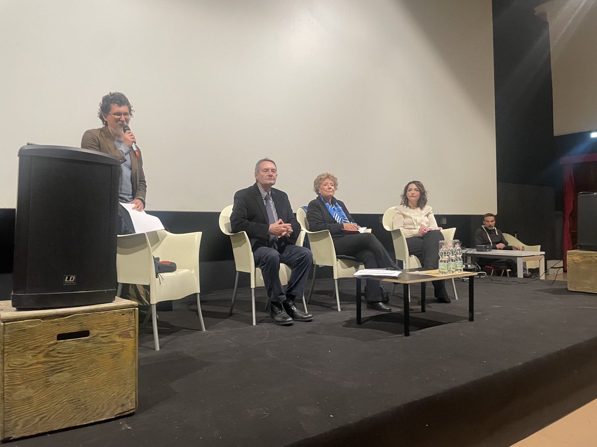 Palermo.Cantieri Culturali Zisa.Dacia Maraini presenta “Vita mia” Edizioni Rizzoli.Grande partecipazione al Cinema De Seta.Splendido ritratto familiare in anni di detenzione in campo dì concentramento in Giappone a seguito di coraggioso rifiuto di aderire alla Repubblica di Salo’