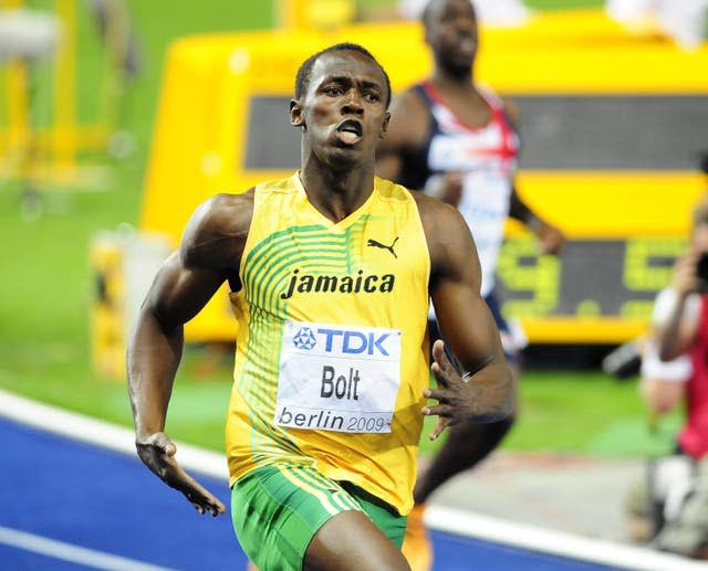 FpIVelvet_'s tweet photo. Micky Van de Ven was clocked at 23.23 miles per hour vs Brentford 😳

To put this into perspective, when Usain Bolt set the current 100m sprint world record in 2009, his speed was 23.35 miles per hour 

That’s only a difference of 0.12 mph 😮‍💨💨 https://t.co/xUCFOPfTR5