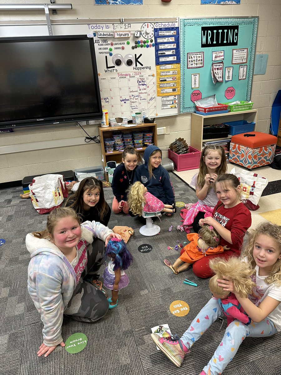 Mrs_Myhre_HES's tweet photo. We had so much fun on Global Play Day! #HLWWProud https://t.co/LfHmdMnhJ1