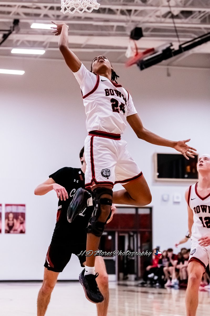 Tough loss for the Bulldawgs at home vs Lake Travis. Final at Bowie 46-57 LT. @BowieBasketbal1 @AISDBowie @DCTBasketball @var_austin #txhshoops