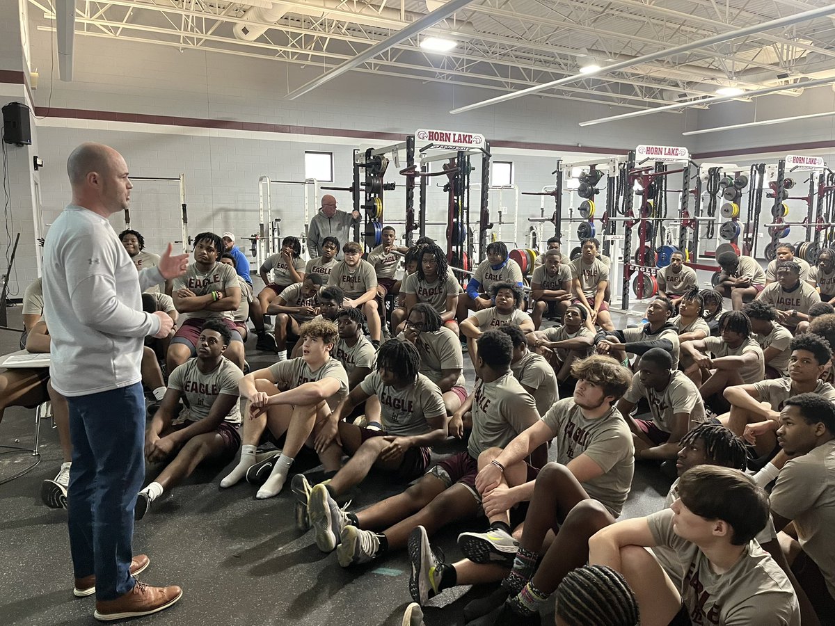 BHoward_11's tweet photo. 📍Horn Lake (Miss.) HS 

Horn has a history of producing some high end talent, just take a look at Eagles LB Nakobe Dean. 

The Eagles have a young team but they have strong leadership &amp; a coaching that is highly invested in helping their players. 

Keep an eye on the Horn Lake. https://t.co/NbSjNha284