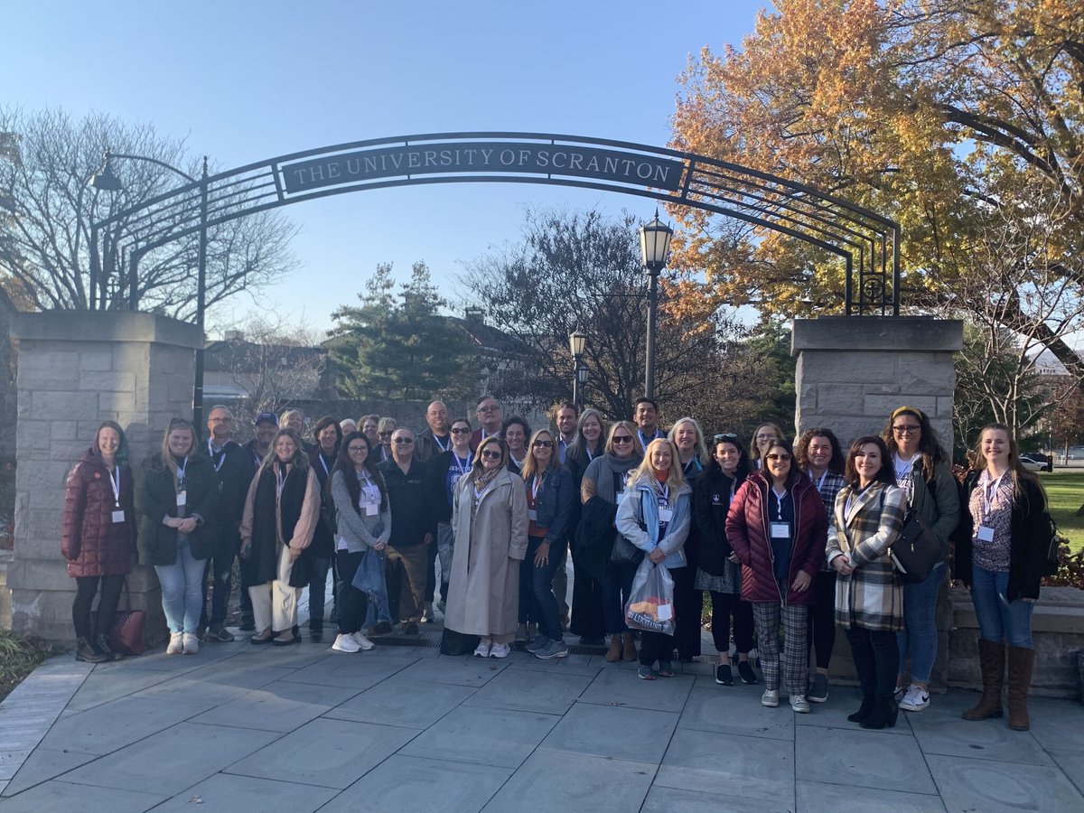 It's National School Counseling Week! We want to say a big thank you to all the wonderful counselors that help our Royals through their college journey. Here's a fun throwback to our 2023 Counselor Fly-in! 💜🎓
#JesuitEducated
#Royals2028
