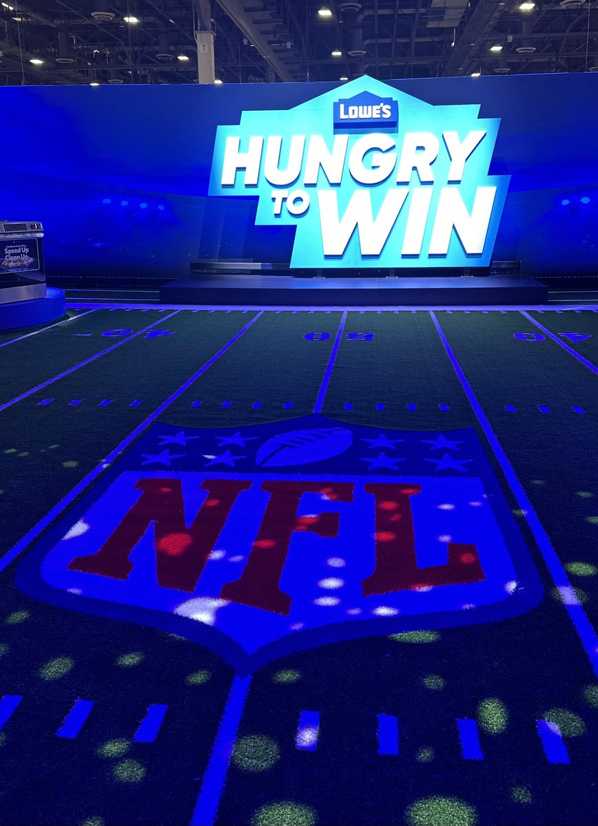 charlesatlowes's tweet photo. @Lowes Hungry to Win 2024 Store Manager’s Meeting! #lowesSMM https://t.co/1PqlESoUFe