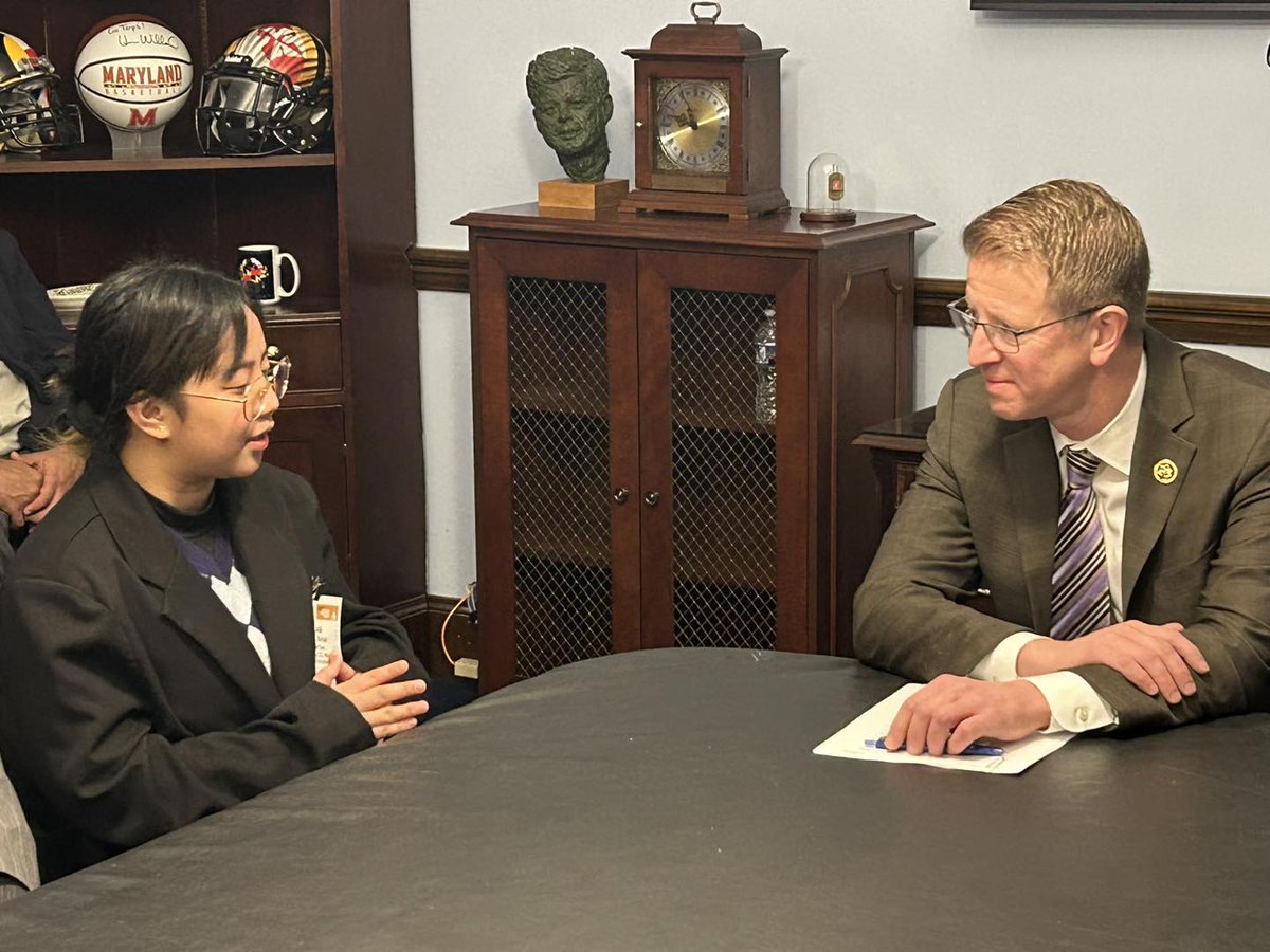 Thanks to our incredible TCC and @piercecollege students for sharing their stories about the importance of college affordability & access at today's meeting with @RepDerekKilmer in Washington, D.C.!