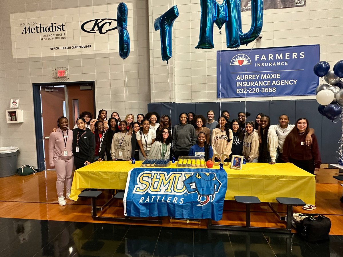 KC_WomensBball's tweet image. Congrats to @CallensChristin for signing to @StMUwbb today!👏👏 Tough, physical &amp;amp; aggressive player who just WORKS! We can’t wait to watch you compete on the next level after we finish business this season! 🤍

#TigerPride #FangsOut