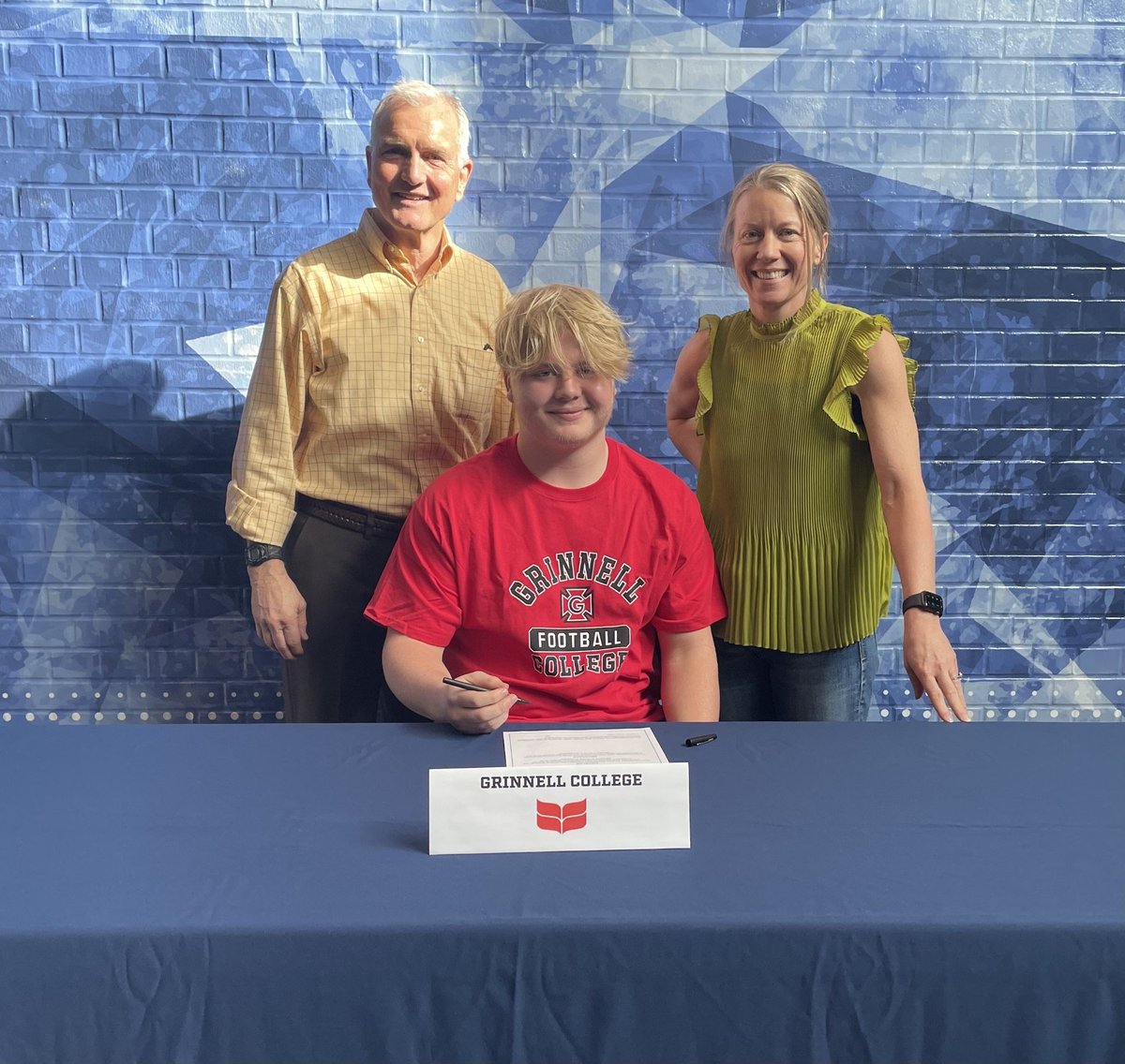 🏈🎉 Congratulations to Sam Norris for signing with Grinnell College for football! 🌟 Your dedication and talent have led you to this exciting opportunity. Best wishes as you embark on this next chapter with the Pioneers! 💪📝#RiderExcellence