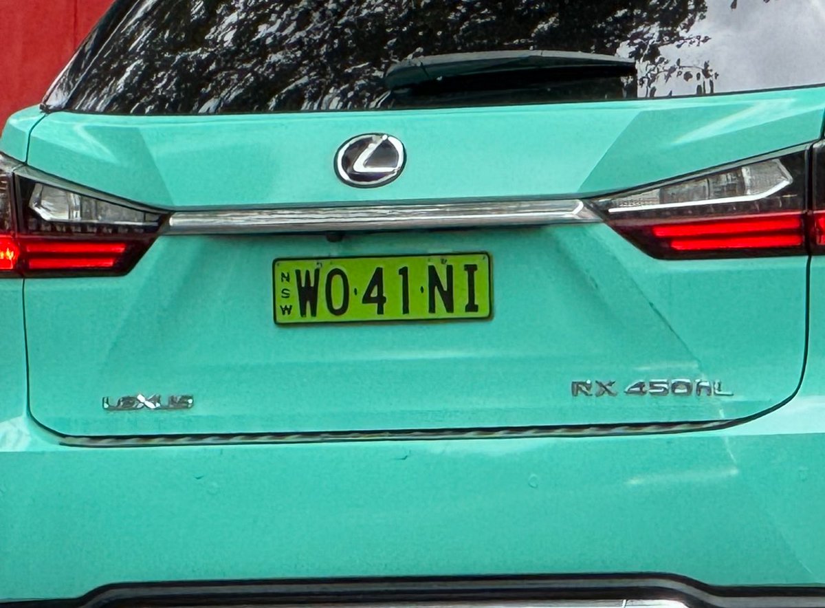 jimmygunawanapp's tweet photo. #carplate LOL 41 W31 W31 https://t.co/DLVYzE2fdB
