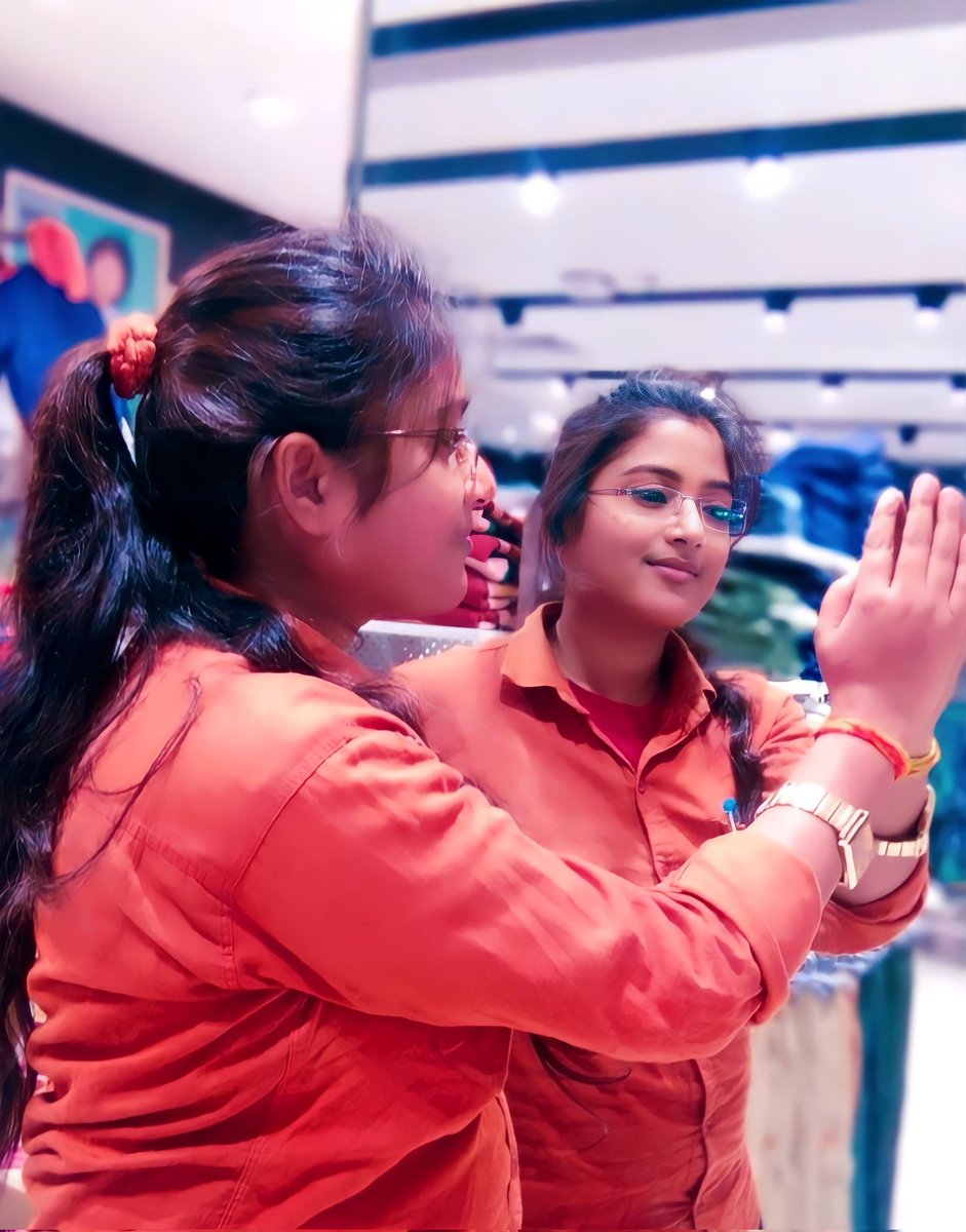 DDCkarishmaksyp's tweet photo. जरूरी है तस्वीर लेना भी,
आईना गुज़रे लम्हें नहीं दिखाता.... 

Karishma Kashyap #जिलापंचायत https://t.co/aG1zRY5ydg