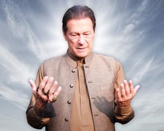 اجتماعی دعا:
اے میرے رب تو نے ابراہیمؑ کیلیۓ آگ ٹھنڈی کردی، یونسؑ کو مچھلی کے پیٹ سے زندہ نکال لیا،موسیؑ کیلئے سمندر میں راستہ بنایا، یوسفؑ کو کنویں سے نکال کر مصر کے محل پہنچایا
اے میرے مولا تیرے لئے شیر پاکستان کو عزت کے ساتھ فتح سے ہمکنار کرنا ہر گز مشکل نہیں، آمین