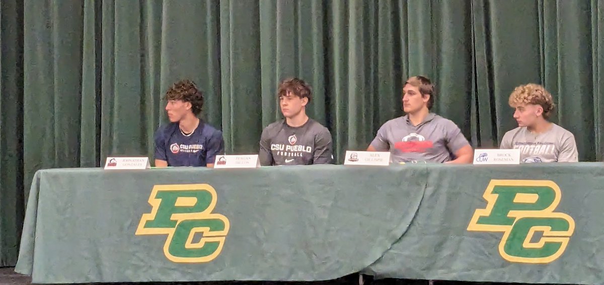 Extremely proud of these 4 men. We only get so many opportunities to play football. They earned the right to continue to play at the next level. @johnathan_G24
@dillon_teagan12 @AlexGillispie55 @brock_roseman24 #HornetFamily #HornetFootball