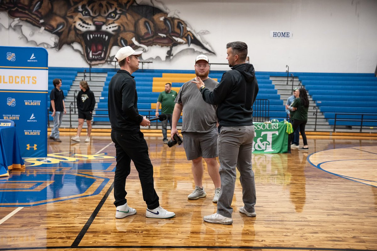 Big day inside Wildcat Gym as four dedicated athletes signed their letters of intent for the next level! Congrats fellas! <a href="/Coachbfaircloth/">Coach Faircloth</a> <a href="/AlexiU22/">Coach Alexi Upton</a> <a href="/bradydriver01/">brady driver</a> <a href="/Austinchaney0/">austinchaney_05</a> <a href="/BraxtonWall12/">Braxton Wall</a> &amp; Garrett Robinson @SSHIGHSOCCER <a href="/SSISDWildcats/">Sulphur Springs ISD</a> <a href="/tamuc/">田村菜央</a>