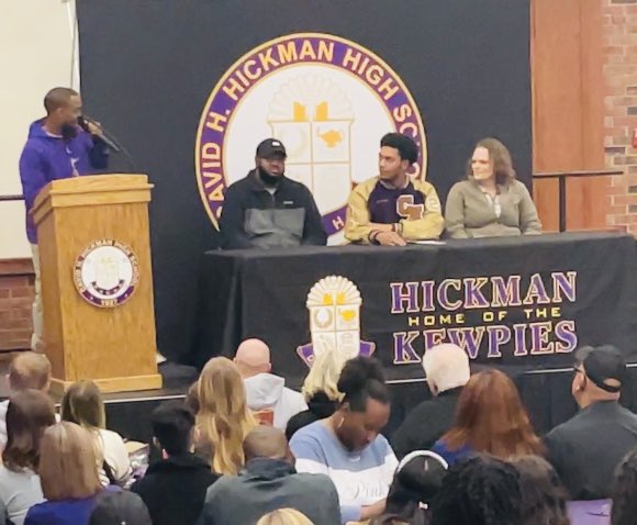 Just wanted to say CONGRATULATIONS to these gentlemen for signing their letters, continuing their education and playing 🏈 at the next level. @LucasMMurray @OndreisSS @D_slb33 @AnDavantae Love and Respect Always -Debo