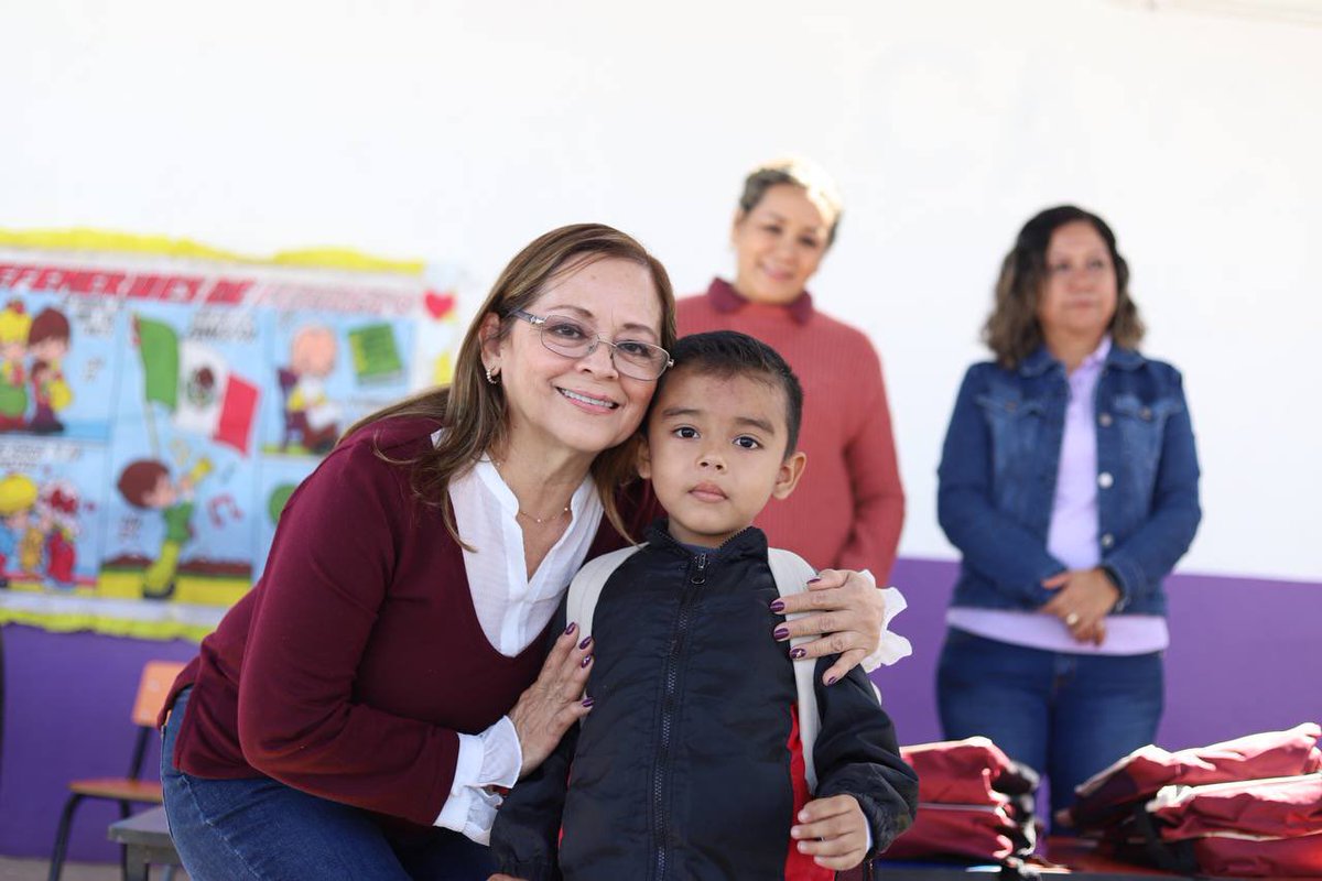 DifAltamira4T's tweet photo. Esta mañana nuestra presidenta @RossyLuque4T visitó el CAIC CRI CRI, donde realizó la entrega de mochilas equipadas con útiles escolares y lapicera a 45 pequeños por parte de la Secretaría de Educación de Tamaulipas.🎒��🏻🧒🏻✨ https://t.co/ecQoJKThiN