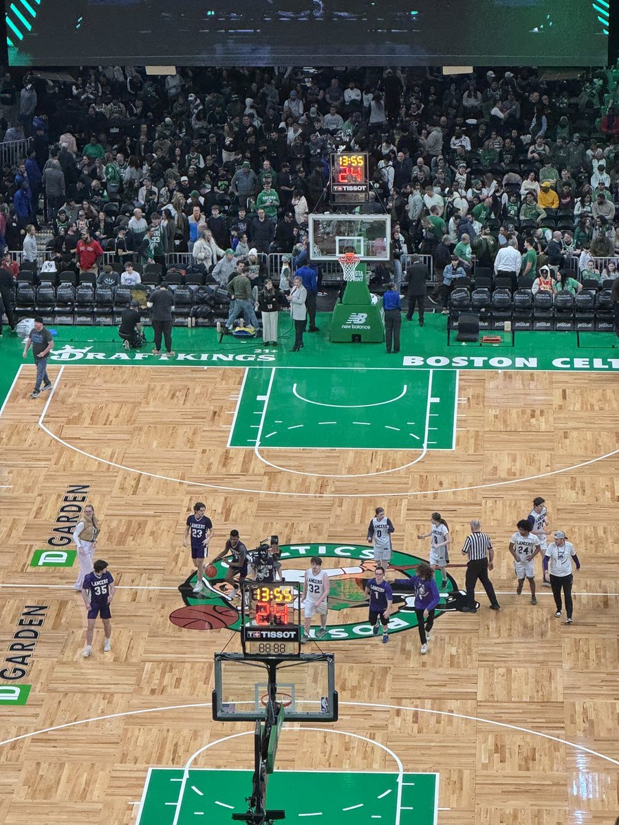 joneill727's tweet photo. NHS Unified team representing at the @celtics tonight! #gogreen #NPSpride #proudsuperintendent https://t.co/q1TkSSYhaS