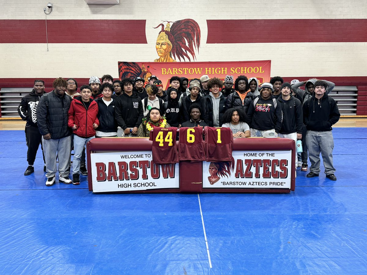Congratulations to our Seniors <a href="/samuelu_t44/">SamueluT44</a> <a href="/valid_kyron/">Kyron Medlock🥶</a> and <a href="/1shark__/">Demetri (shark) Curiel</a> on signing their National Letter of Intent today. Write your story. Be great in every aspect of your life. 
#WinTheDay #SigningDay2024 
<a href="/VVDailyPress/">Daily Press</a>