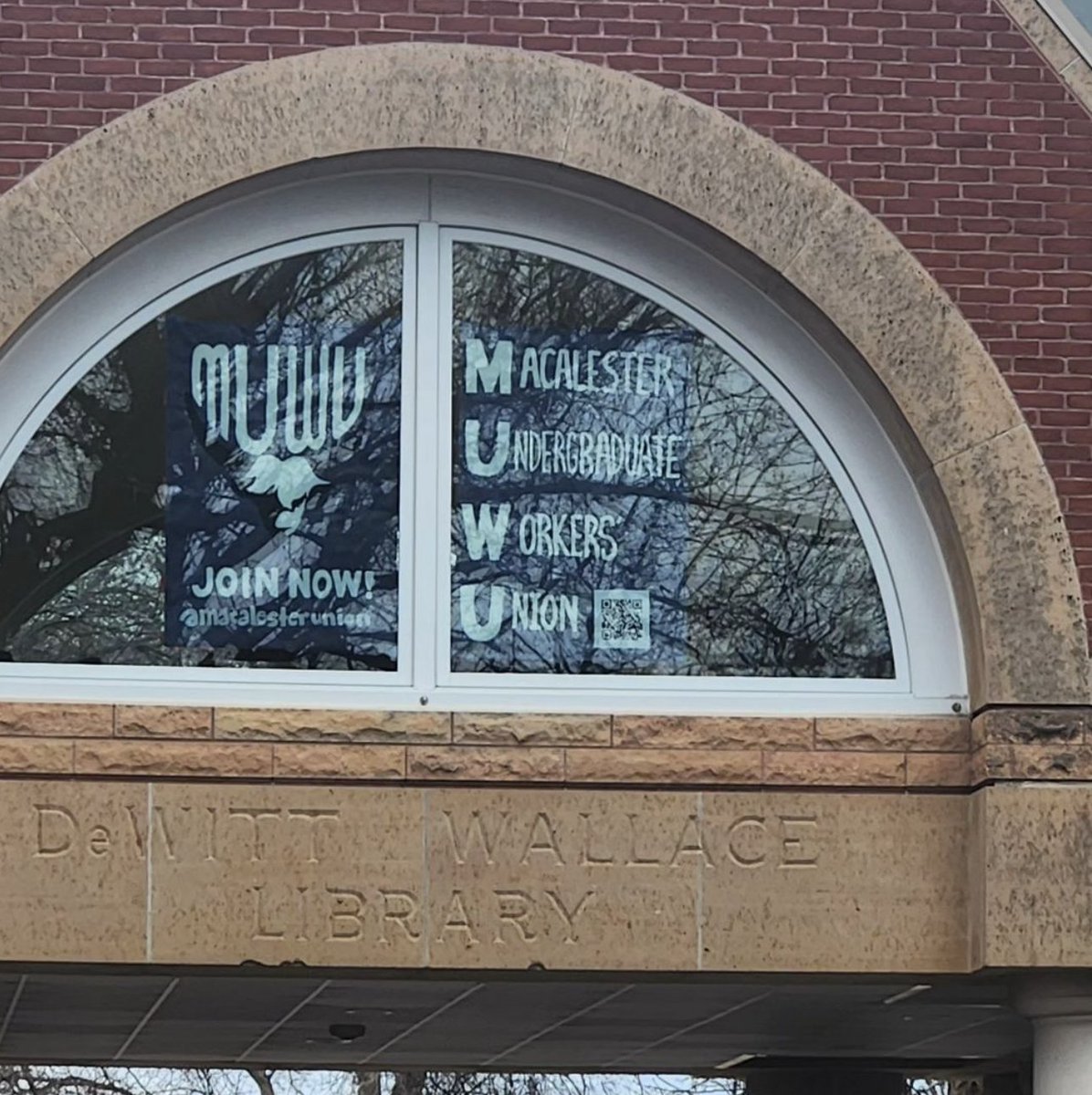 Have you seen our posters, fliers, and chalk yet? Join us in our drive to form a union of Macalester undergrad workers!

Come meet us from 12-1 every Monday-Friday in front of the CC to sign your card!

Want to learn more? Link in bio!
