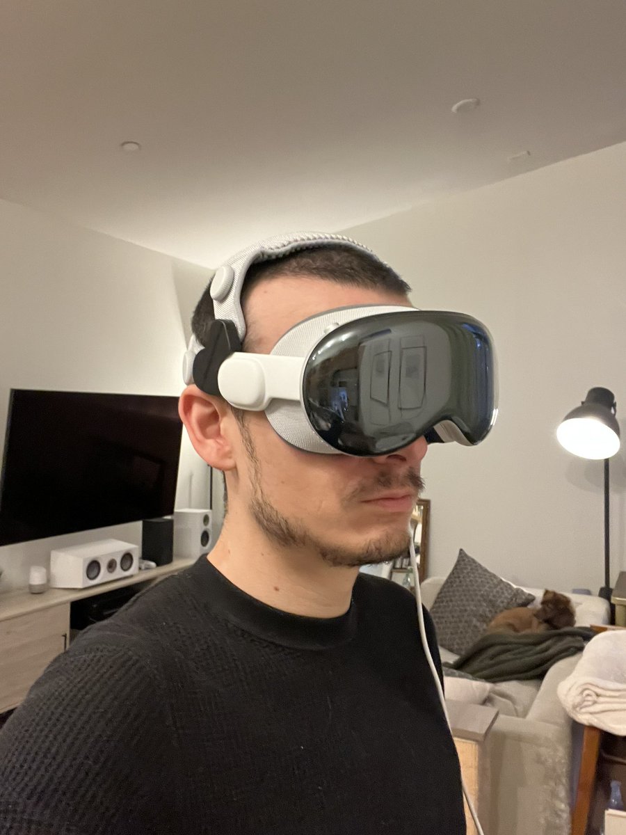 PrototyperNick's tweet photo. SoloTop prototype v2. v1 has a couple small issues that others pointed out early; top strap too high &amp; too vertical. v2 rotated by 20° &amp; lowered ~1cm. Still not enough as you can see in the pics, but still more comfortable. 🧵 https://t.co/CFz1lAtUTP
