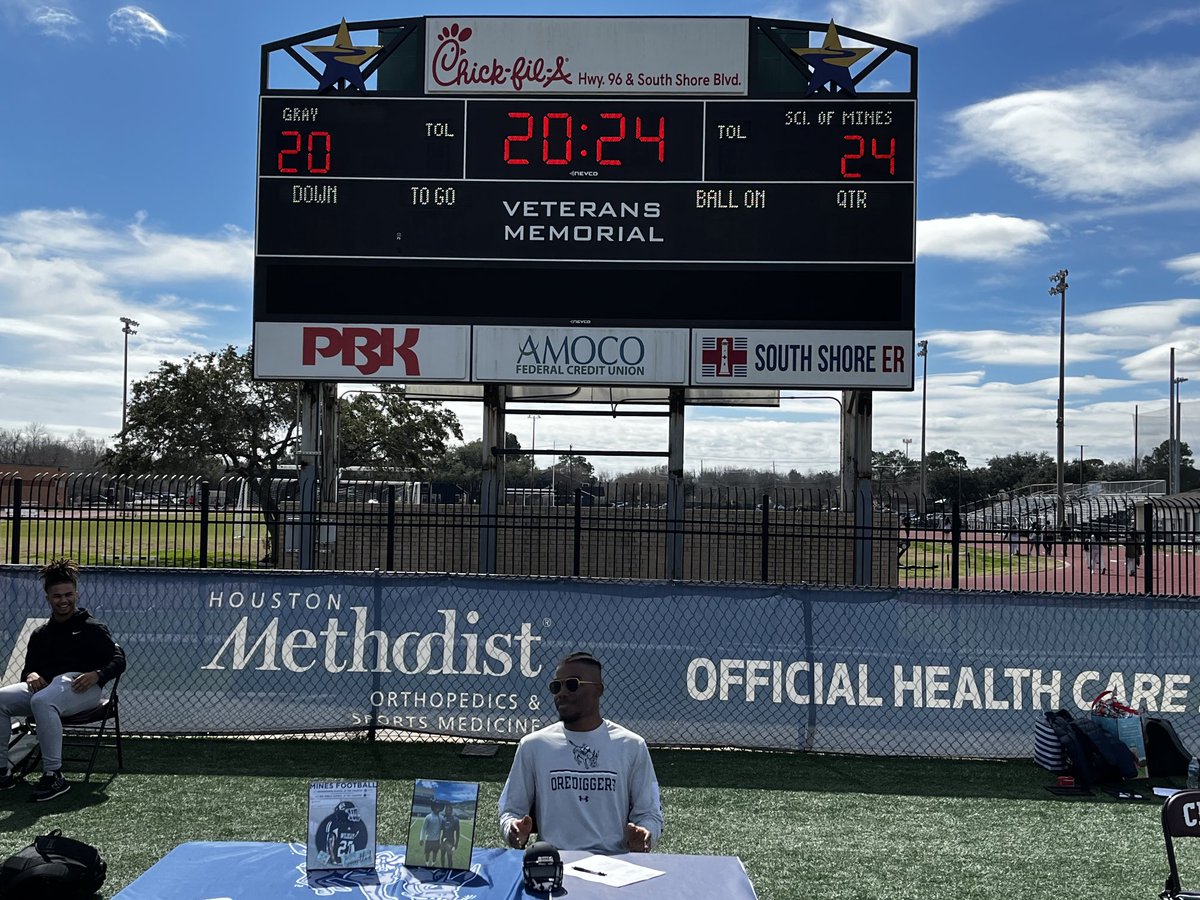 CCWildcatFB's tweet photo. Congratulations to Quinton Gray on his signing with Colorado School of Mines, today.  Proud of you “Q”! https://t.co/XAWgazU2F2