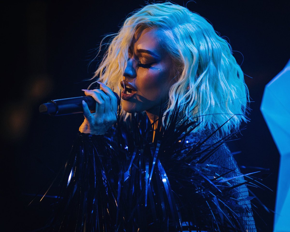 Christina Aguilera tweet media