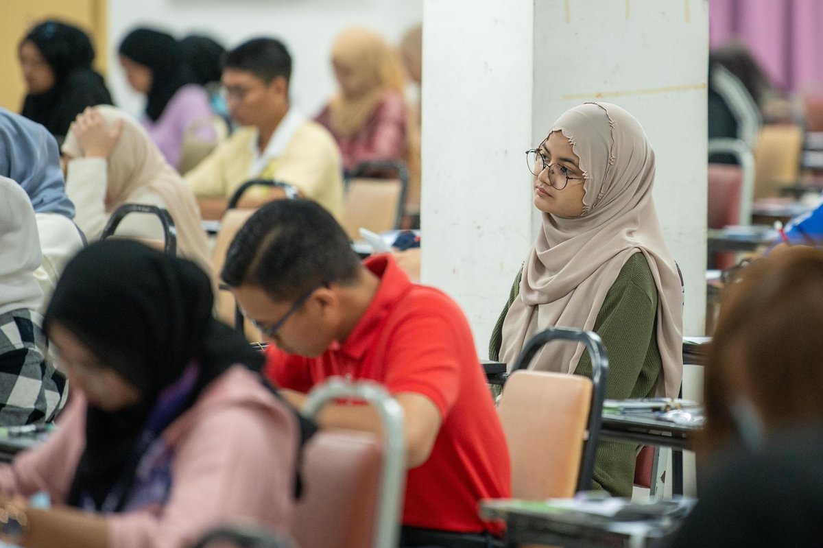 MalaysianFoods's tweet photo. Reaksi Pelajar Mencari Ilham semasa Exam😂

📸USM https://t.co/1XD1I9YFV5