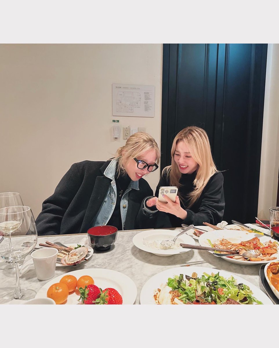 krungy21's tweet photo. 💛💚🧡💜 
So much 수다. 행복했다^^ https://t.co/Eb9HzMaKmt