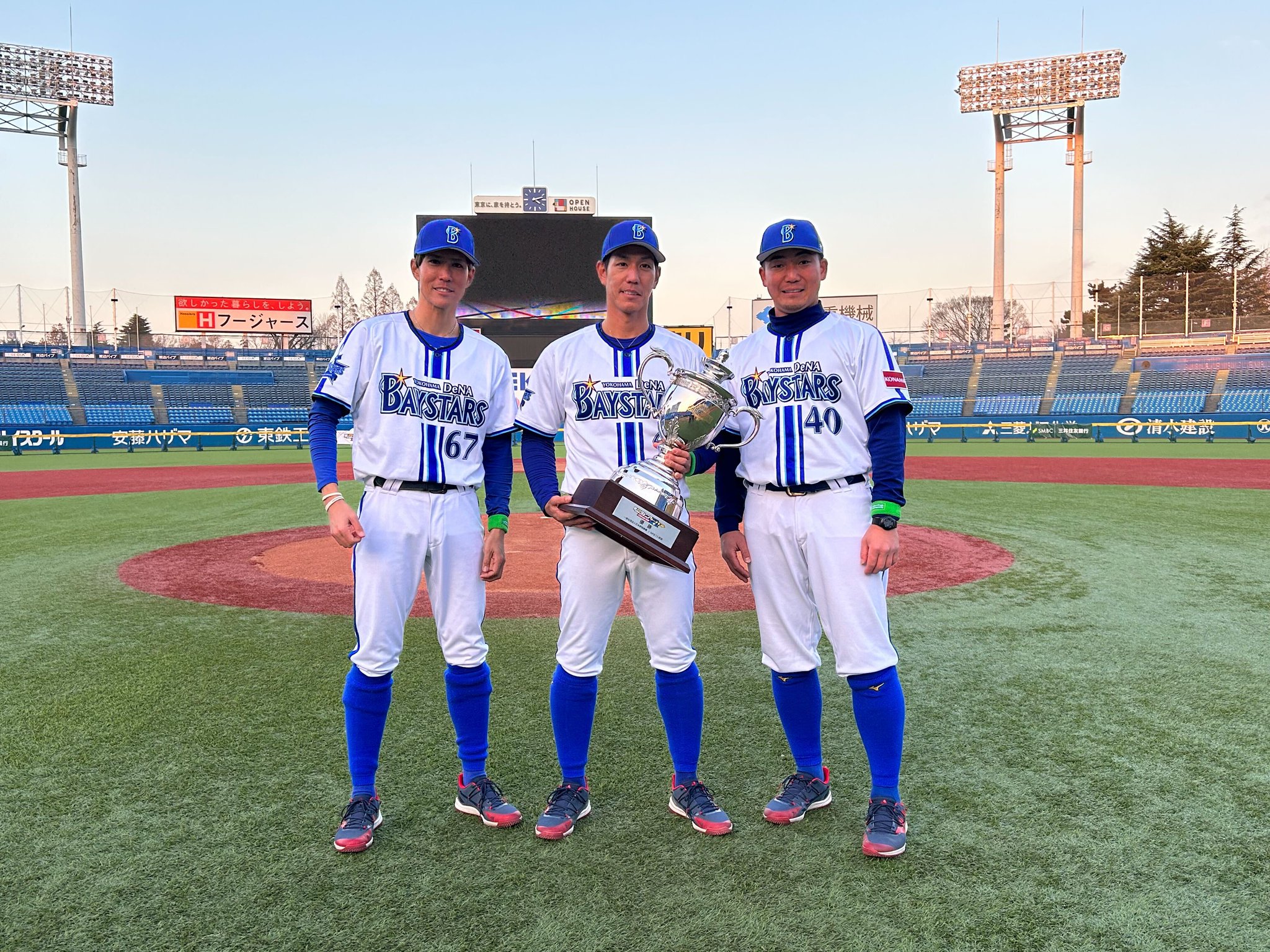 極美品 大人サイズM ベイスターズ ジュニア 2016優勝 支給品 横浜ベイスターズ ウインドブレーカー ミズノ DeNAベイスターズ NPB 日能研 GFx87sSaQAAvt9E.jpg:large